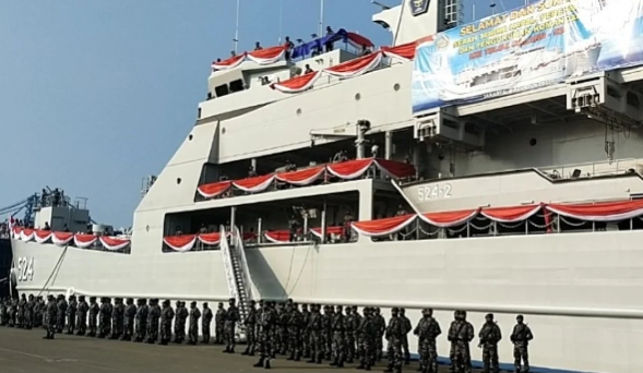 KASAL Resmikan Kapal Angkut KRI Teluk Calang-524 Buatan Anak Bangsa